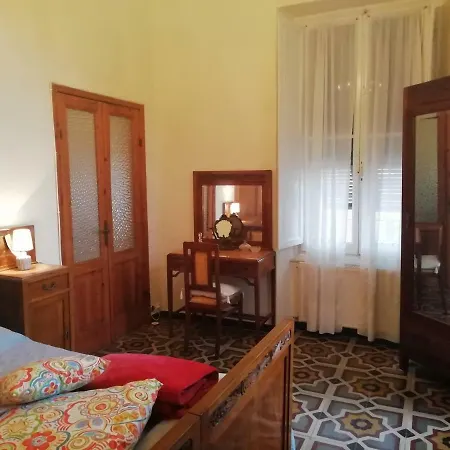 La Casa Del Girasole 东塞斯特里