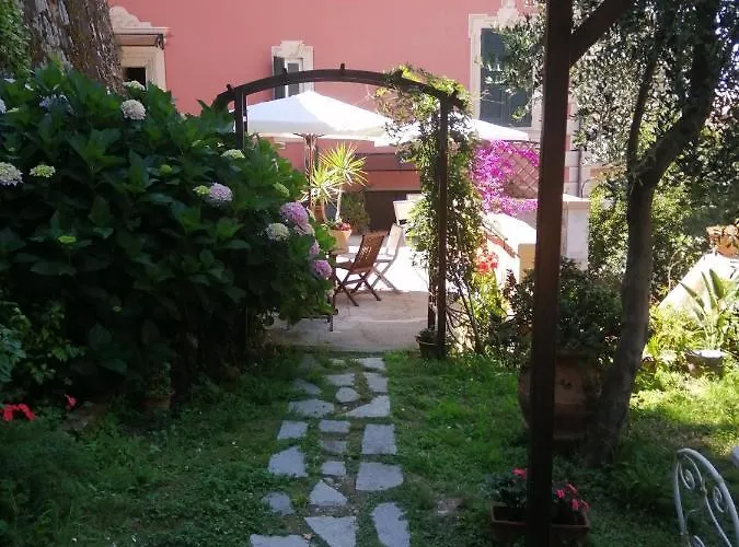 La Casa Del Girasole 东塞斯特里