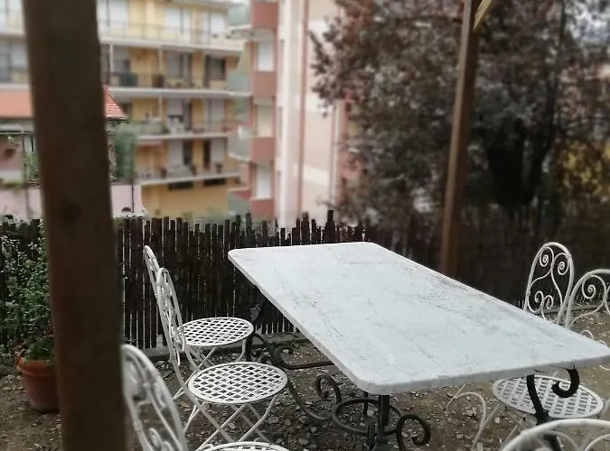 La Casa Del Girasole 东塞斯特里